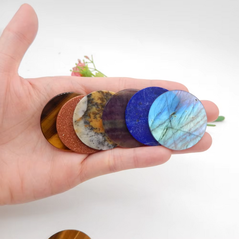 白色 Zabra Jasper 雕刻羽毛形耳环石一对,25x12x3mm,3.1g