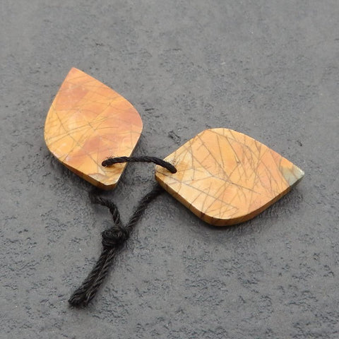 手工雕刻叶红溪碧玉耳环一对,24x14x4mm,3.1g