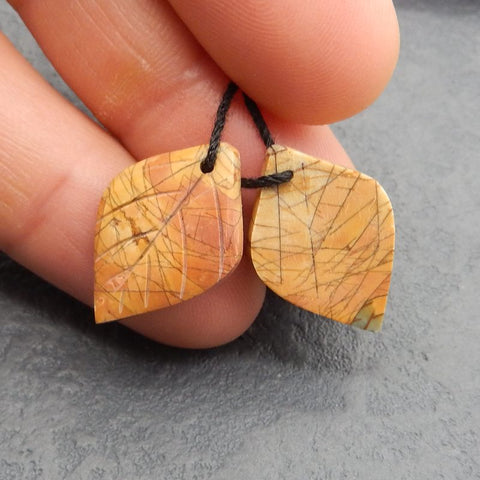 手工雕刻叶红溪碧玉耳环一对,24x14x4mm,3.1g