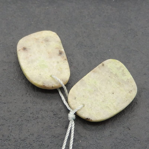 天然蛇纹石宝石耳环一对,23x16x4mm,5.5g