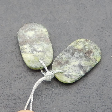 天然蛇纹石宝石耳环一对,23x16x4mm,5.5g