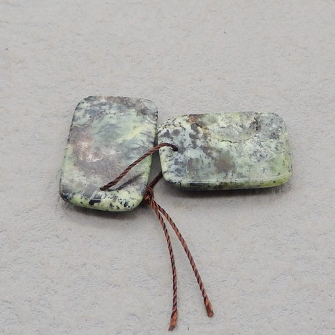 天然蛇纹石宝石耳环一对,23x16x4mm,5.5g
