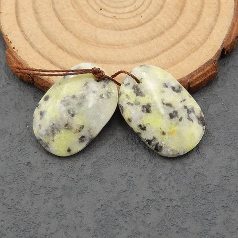 天然蛇纹石宝石耳环一对,23x16x4mm,5.5g