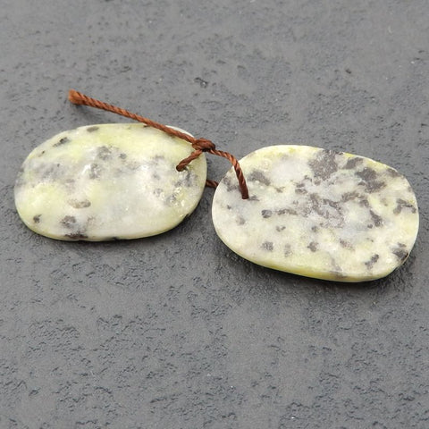 天然蛇纹石宝石耳环一对,23x16x4mm,5.5g