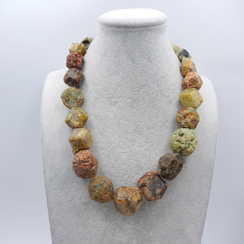 Colliers de pierres précieuses brutes, collier de colliers de pierres précieuses de grenat vert, collier de boucle en argent 925