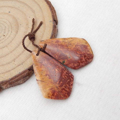 天然红溪碧玉宝石耳环一对,27x11x3mm,4.2g
