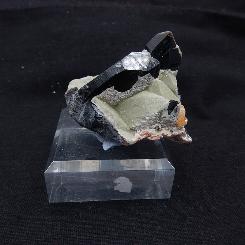 The raw material Semi-finished products Tourmaline Gemstone Material, Decorative ornaments,45x43x42mm, 79g
