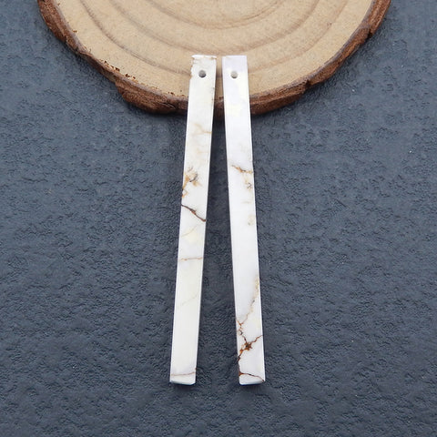 Paire de boucles d'oreilles longues Howlite, pierre pour la fabrication de boucles d'oreilles, 56x4mm, 5.6g