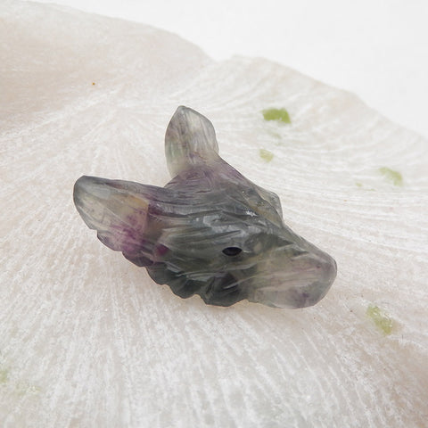 Tête de loup sculpté pendentif en pierre précieuse de fluorite arc-en-ciel, 30x21x11mm, 8.4g