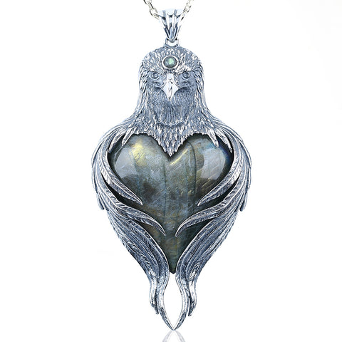 4 pièces en argent, 2 pièces en bronze, 1 pièce en or 14 carats et 77 chaînes en argent.