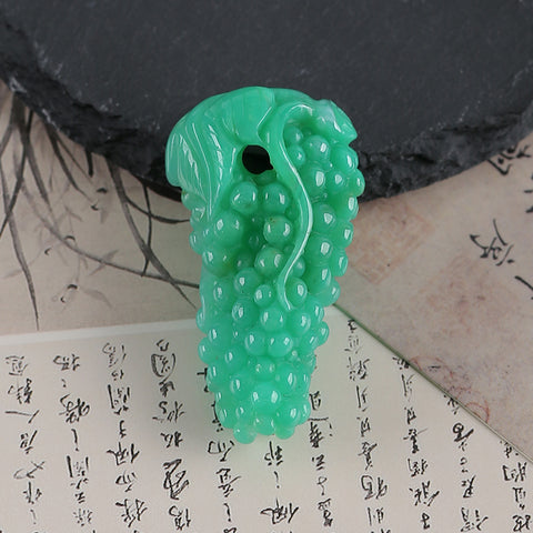 Hand Carved AAA Grade Natural Chrysoprase Grape Gemstone Pendant Bead For Jewelry Design,Best Gemstone Jewelry Gift,49×26×18mm,20.4g