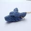 Perle pendentif tête de loup sculptée en corail bleu fait à la main, 33x24x11mm, 8.2g