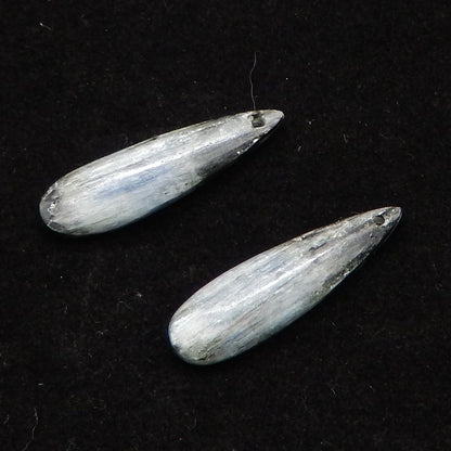 天然蓝色蓝晶石宝石耳环一对 30x7x2 毫米，2.8 克