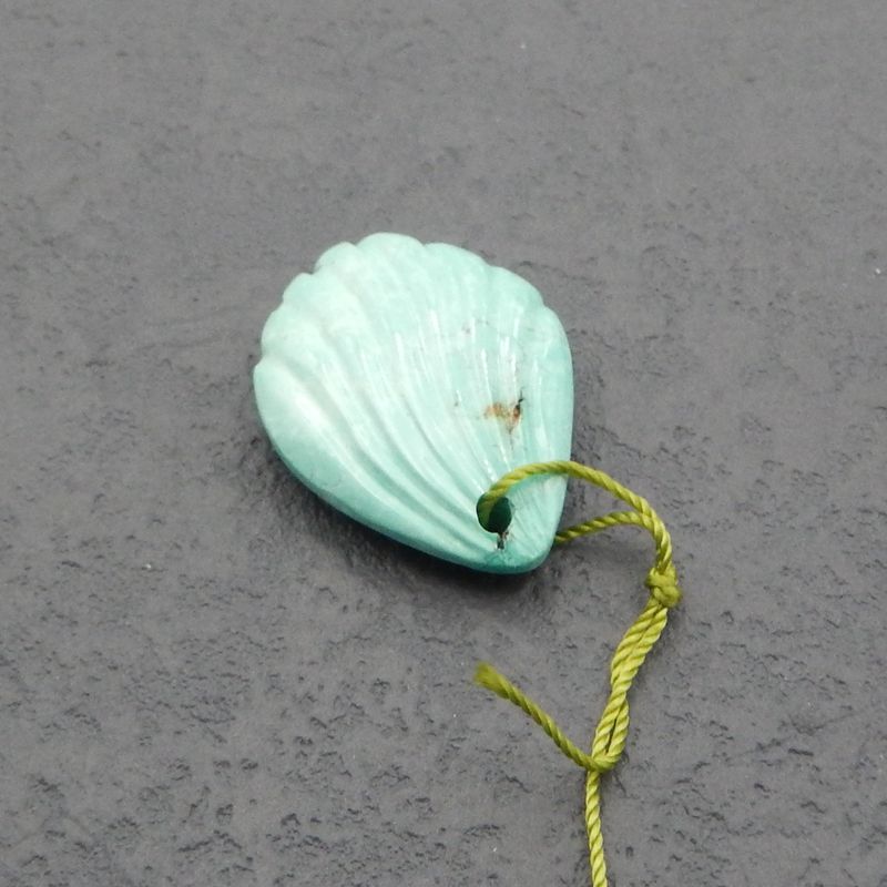 Perle pendentif en pierre gemme turquoise sculptée, 28x21x7mm, 4.86g