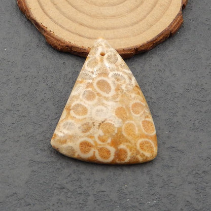 Perles pendentifs en pierres précieuses de corail indonésien naturel, 45x35x8mm, 14.53g