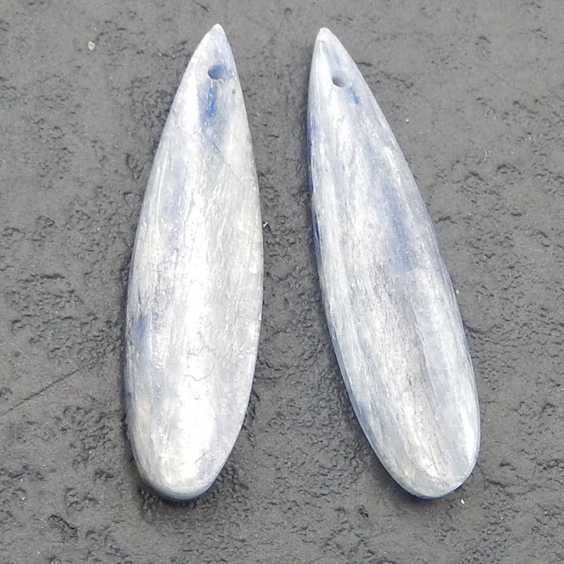 天然蓝色蓝晶石宝石耳环一对，33x9x3 毫米，4.7 克