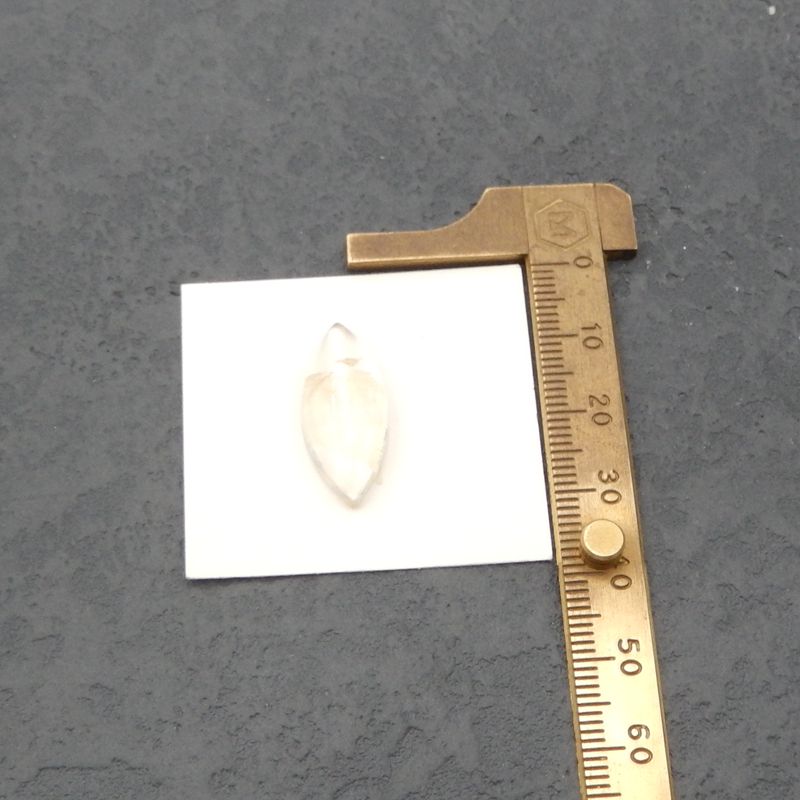 水晶凸圆形 24x10x6mm,2.4g