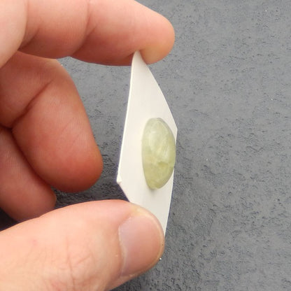 天然葡萄石 17 毫米圆形凸圆形宝石，17x17x5 毫米，3.4 克