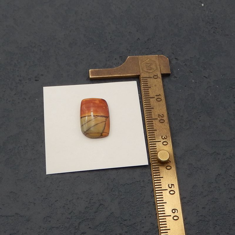 天然红溪碧玉宝石凸圆形，18x12x4mm，2.1g