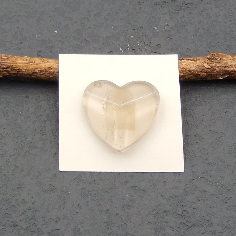 Cabochon de quartz blanc en forme de cœur 23 x 25 x 7 mm, 6,3 g