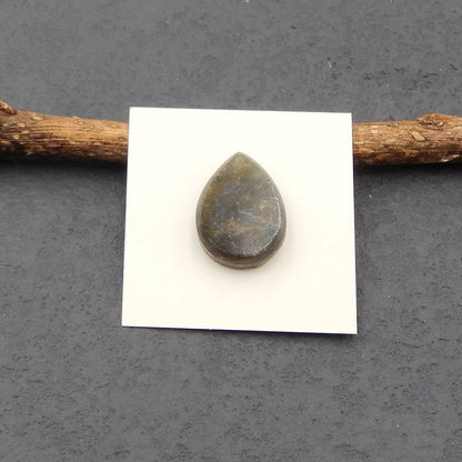 天然拉长石滴状宝石凸圆形，20x15x6mm，3.6g