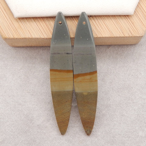 Natural Us Biggs 碧玉宝石耳环一对，39x9x4mm，5.3g