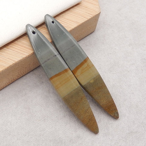 Natural Us Biggs 碧玉宝石耳环一对，39x9x4mm，5.3g