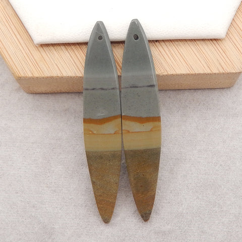 Natural Us Biggs 碧玉宝石耳环一对，39x9x4mm，5.3g