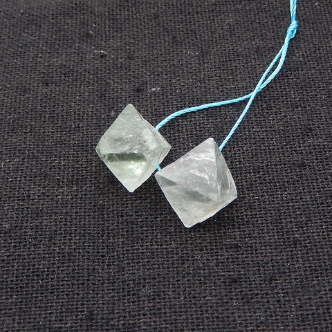 天然块状萤石宝石凸圆形一对，14x11 毫米，3.5 克