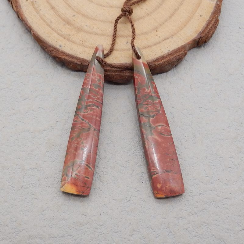 天然红溪碧玉耳环一对，用于制作耳环的石头，42x11x5 毫米，7.3 克