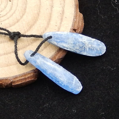 天然蓝色蓝晶石宝石耳环一对，23x8x3mm，3.2g