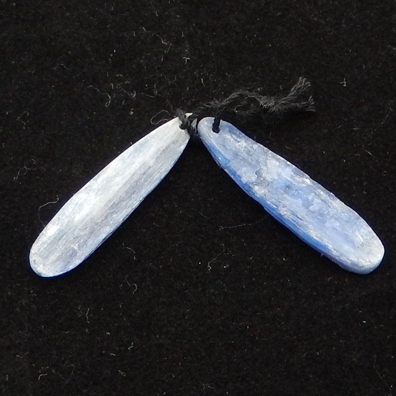 天然蓝色蓝晶石宝石耳环一对，33x9x3 毫米，4.7 克