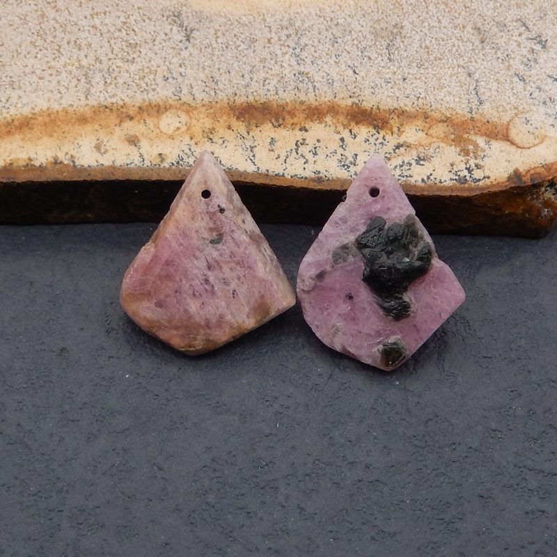 天然红宝石耳环一对，用于制作耳环的石头，25x20x5mm，9.7g