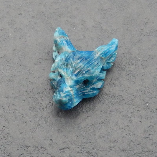 Pendentif tête de loup sculpté en cristal d'apatite bleue, 23x16x8mm, 3.8g