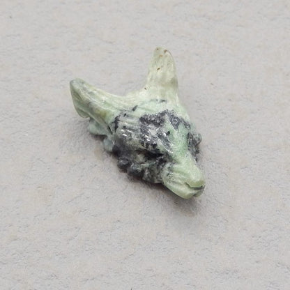 Pendentif tête de loup sculpté à la main en turquoise verte naturelle, 23x17x9mm, 3.3g