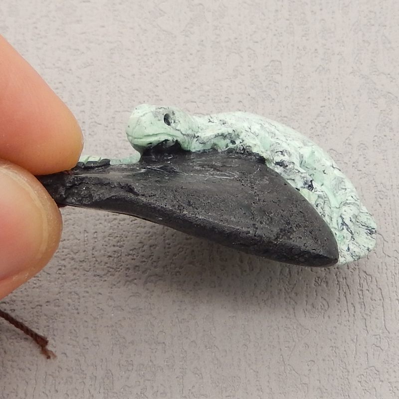 雕刻蜥蜴绿松石宝石吊坠，48x34x15mm，18.2g