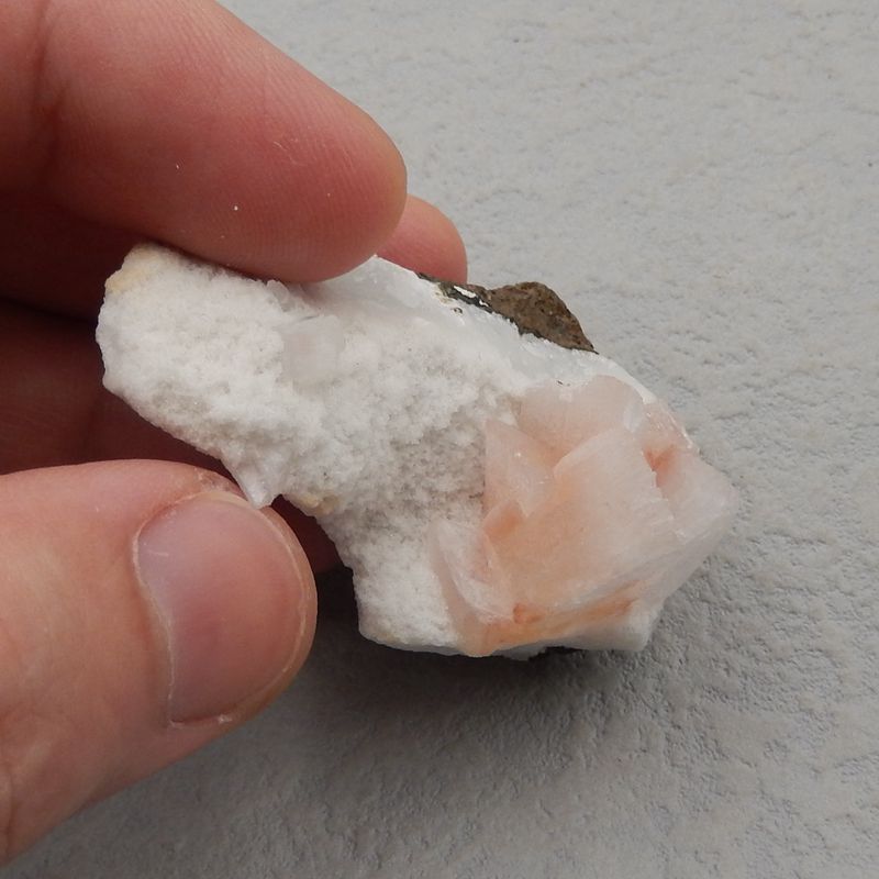 Natural Magnesite Mineral Specimen uncut Gemstone 52*32*30mm, 40g