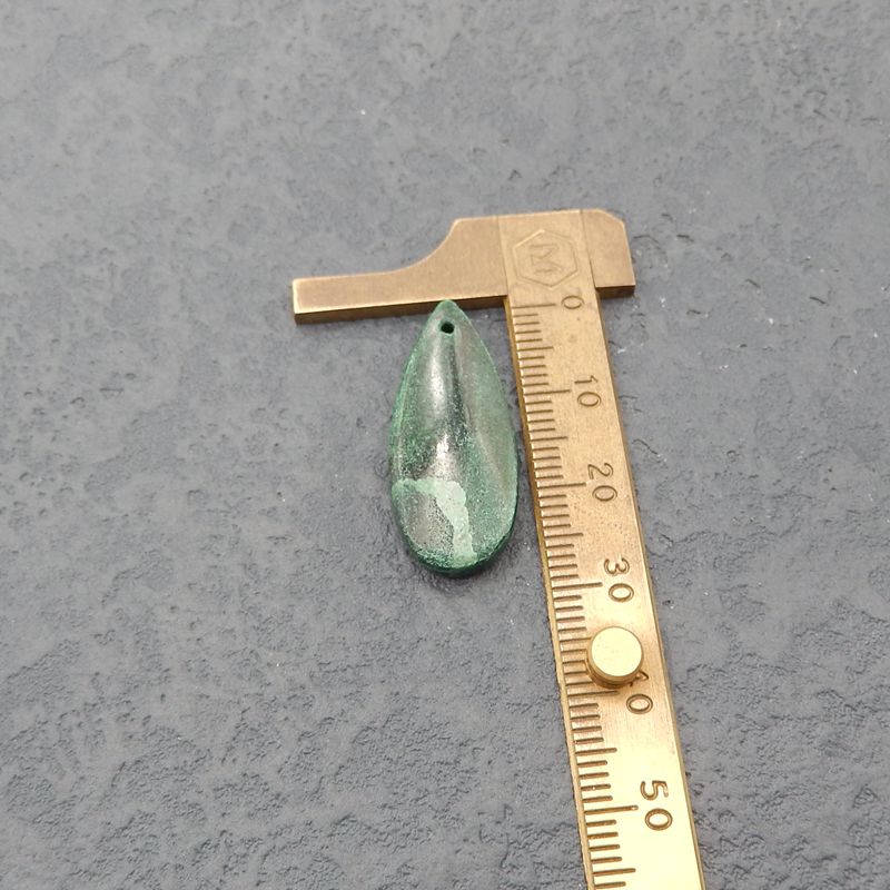天然孔雀石宝石耳环一对，29x12x4mm，7.0g