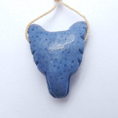 Perle pendentif tête de loup sculptée en corail bleu fait à la main, 33x24x11mm, 8.2g