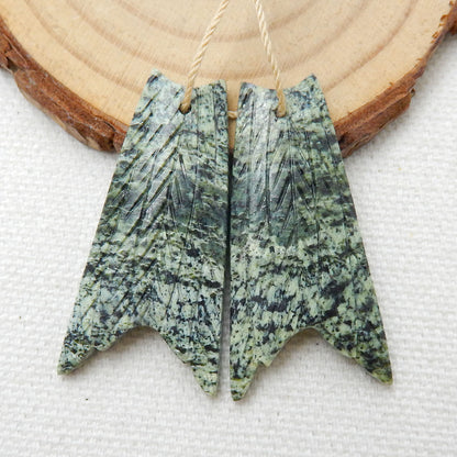 Nouveau! Paire de boucles d'oreilles en plumes de jaspe zébré vert sculpté à la main, pierre naturelle, 36X17X5mm, 6.9g