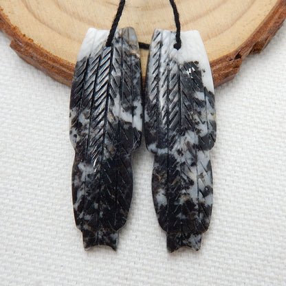 Nouveau!! Boucles d'oreilles en plumes de jaspe de zèbre blanc sculptées à la main, pierre naturelle, 40 x 13 x 4 mm, 7,5 g