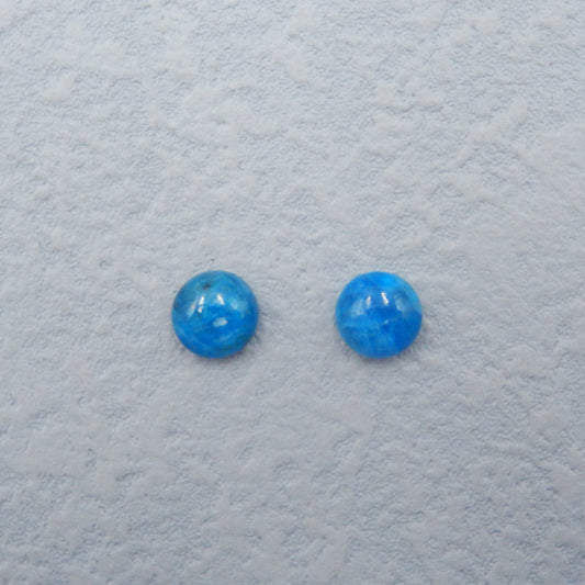 1 对天然蓝色磷灰石水晶宝石凸圆形，8x4 毫米，1.2 克