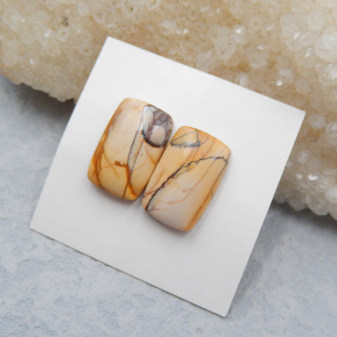 天然红溪碧玉宝石凸圆形一对 17x11x4mm,3.08g