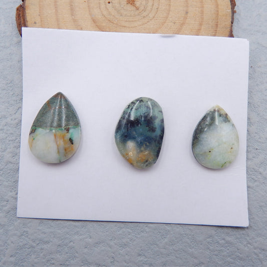 3 cabochons de pierres précieuses en opale bleue naturelle 20 x 14 x 6 mm, 18 x 14 x 3 mm, 6,9 g.
