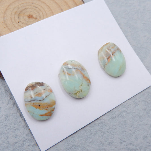 3 cabochons de pierres précieuses d'opale bleue naturelle 17 x 14 x 5 mm, 5,4 g.