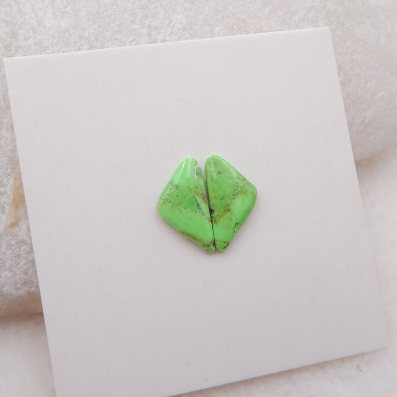 Gaspeite 凸圆形绿色手工稀有天然宝石凸圆形裸石，11x5x2 毫米，1.0 克