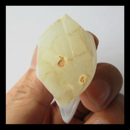 White Agate Eagle Head Carving, 40x40x26mm, 55g - MyGemGarden
