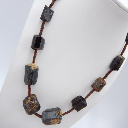 Collier de pierres précieuses de grenat brut naturel, collier de bijoux, collier réglable.