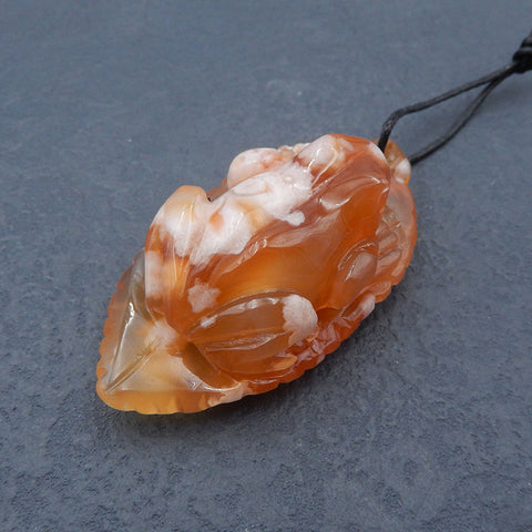Nouveau pendentif en agate de fleur de cerisier naturelle sculptée, 61 x 31 x 22 mm, 42,7 g.