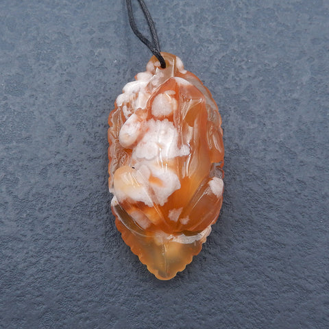 Nouveau pendentif en agate de fleur de cerisier naturelle sculptée, 61 x 31 x 22 mm, 42,7 g.